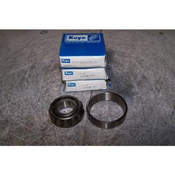 (3) NEW KOYO 30305JR TAPERED ROLLER BEARING LOT OF 3