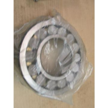 NIB NSK 22318CAME4C4VE SPHERICAL ROLLER BEARING 22318 CA ME 4C4VE E4 90x190x64