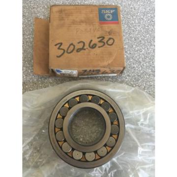 NEW IN BOX SKF SPHERICAL ROLLER BEARING 452316 M2/W502