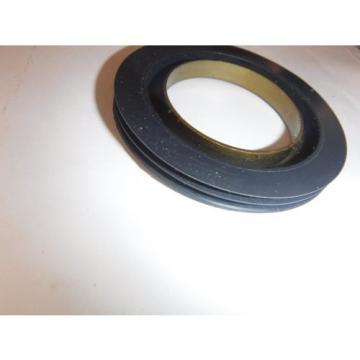 NEW SKF 15660  Oil Seal New Grease Seal CR Seal(P)